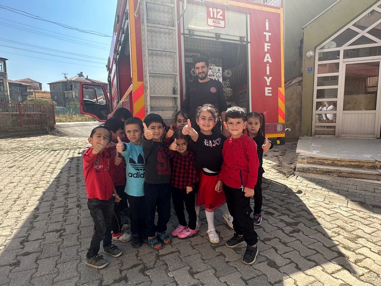 Yüksekova’da minikler itfaiyecilerle tanıştı