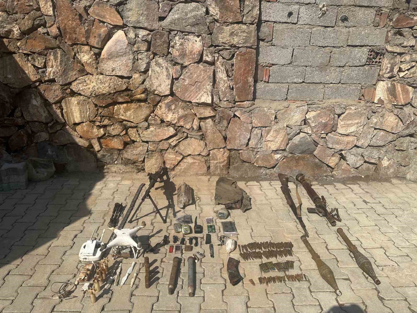 Bitlis’te terör operasyonu, çok sayıda mühimmat ele geçirildi