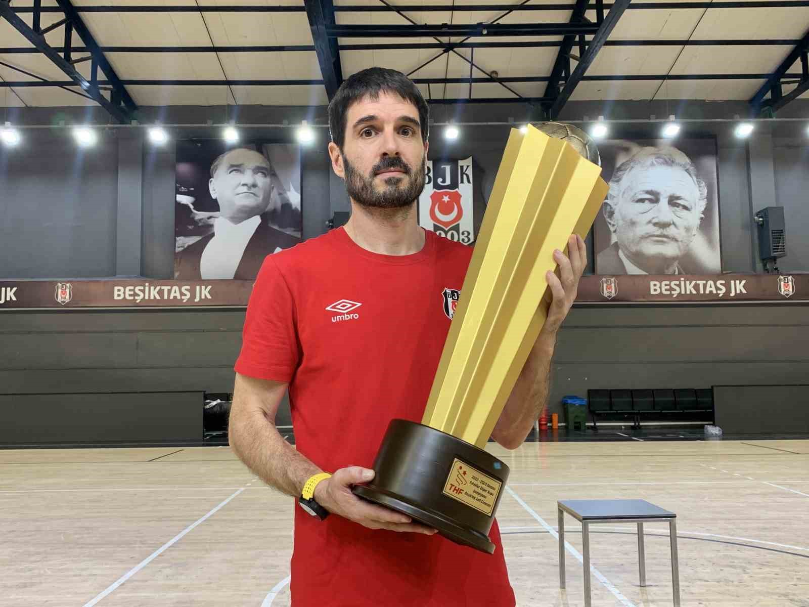 Oliver Roy Camino: "Taraftarlar, 60 dakika kazanmak i&ccedil;in t&uuml;m m&uuml;cadelesini ortaya koyan bir ekip g&ouml;recek"
