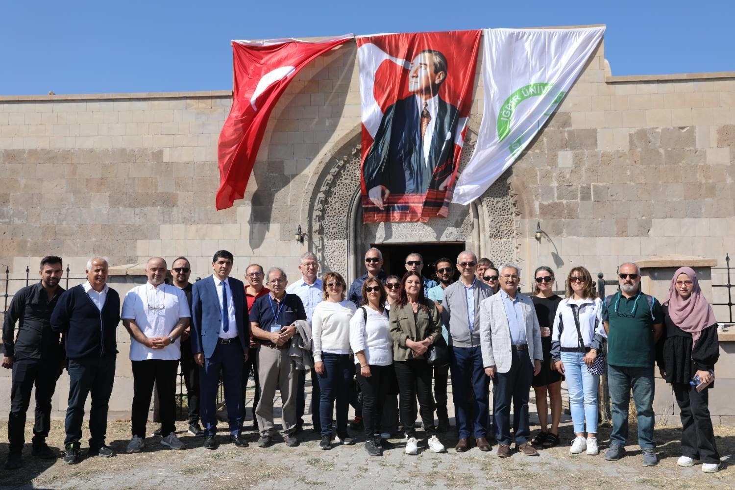 Rektör Alma ve MTA ekibinden tarihi Ejder Kervansarayı’na ziyaret