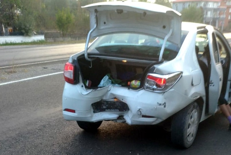 Eşine araç kullanmayı öğretirken kaza yaptı: 1 yaralı
