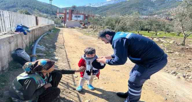 Siirt Belediyesi deprem bölgesinde yaraları sarıyor
