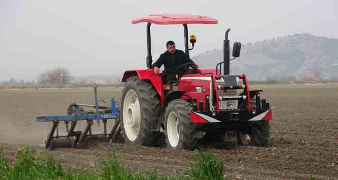 Osmaniye’de depremzede çiftçiler tarlalarda mesaiye başladı