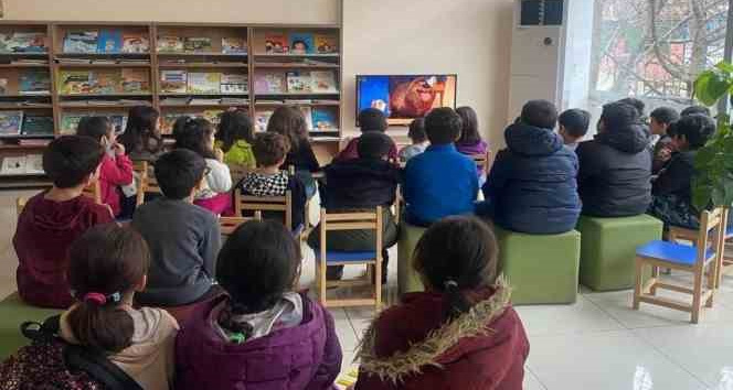 Altınova Halk Kütüphanesi’nde sinema günü