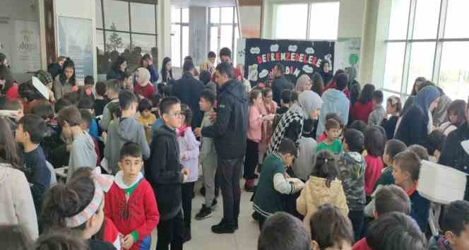 Bingöl’de depremzede çocuklar yararına yardım kampanyası düzenledi