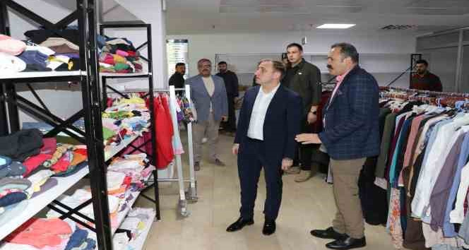 Siirt Vali Vekili Abdulhamit Mutlu, depremzede ailelerin sorun ve taleplerini dinledi