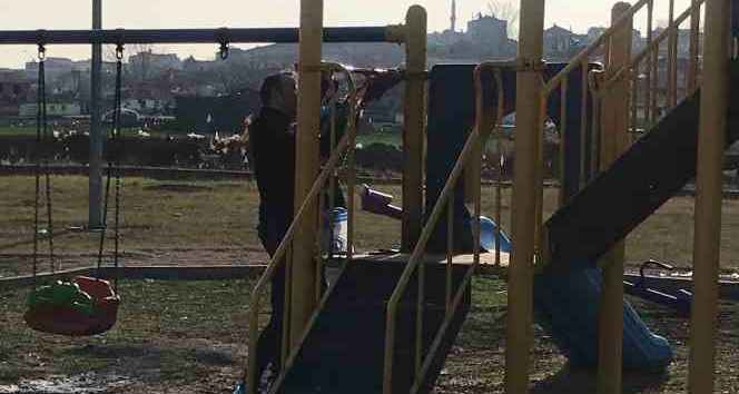 Edirne’de çocuk parkını yakan şüpheli yakalandı