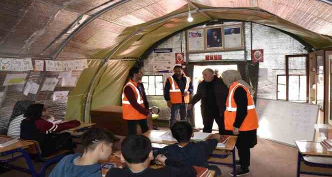 Kahramanmaraş’taki çadır kentlerde sınav öğrencileri için DYK başladı