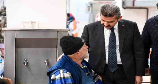 Hatay’a giden Vali Ergün, Uşaklıların duasını istedi