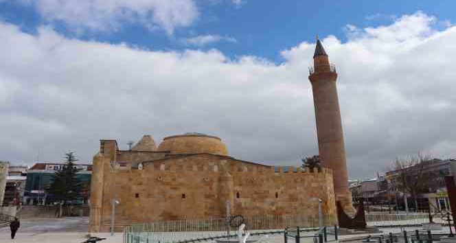 Tarihe tanıklık eden medrese görüntüsü ile hayran bırakıyor