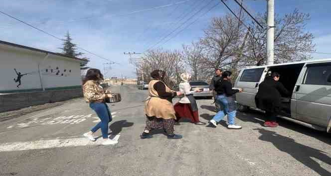 Bu köy dayanışmanın adresi oldu