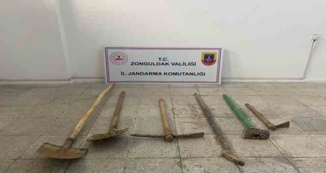 Kaçak kazı yaparken suçüstü yakalandılar