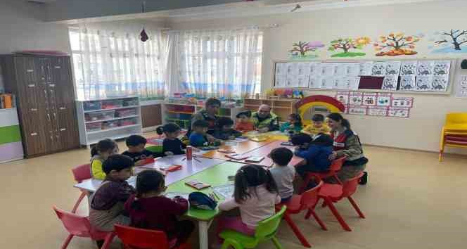 Bingöl’de jandarmadan öğrencilere meslek tanıtımı etkinliği