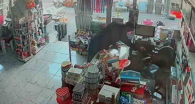 Batman’da güpegündüz yaşanan hırsızlık saniye saniye kameraya yansıdı