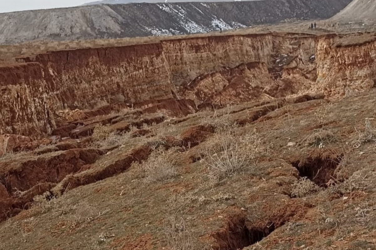 Kahramanmaraş'ta deprem devasa göçük oluşturdu