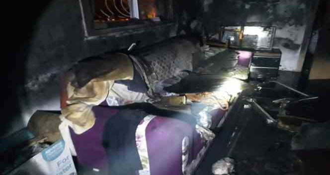 Osmaniye’de bir ev yanarak kullanılamaz hale geldi