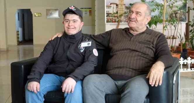 Askerlik hayali kuran depremzede down sendromlu genci güvenlik görevlisi yaparak mutlu ettiler