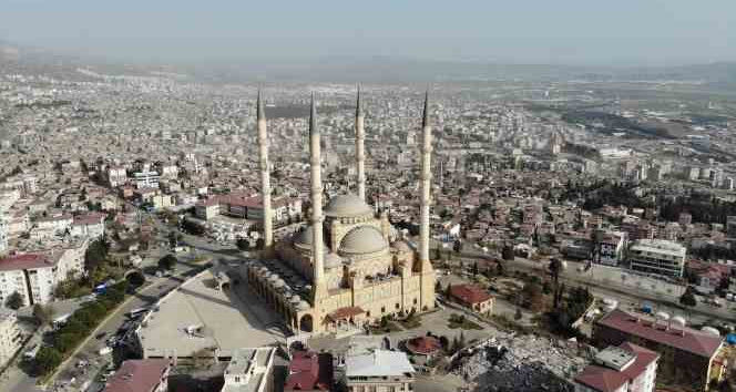 Kahramanmaraş’ın simgesi Abdülhamit Han Camii depremlere rağmen dimdik ayakta