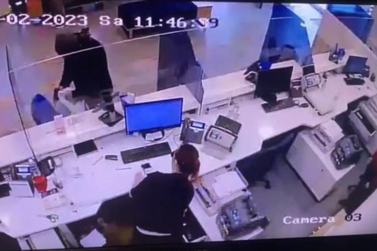 Çekmeköy'de oyuncak tabanca ile banka soygunu kamerada