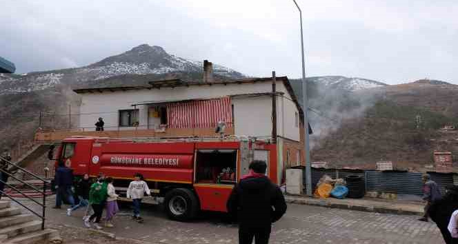Aynı anda şarj edilen 3 cep telefonu yangına sebep oldu
