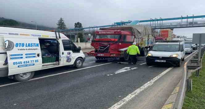 Kamyon tıra çarptı: 1 yaralı