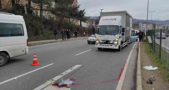 Kamyonetin çarptığı yaşlı adam ağır yaralandı
