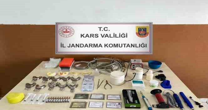Kars’ta jandarma ekipleri sahte diş doktorunu yakaladı