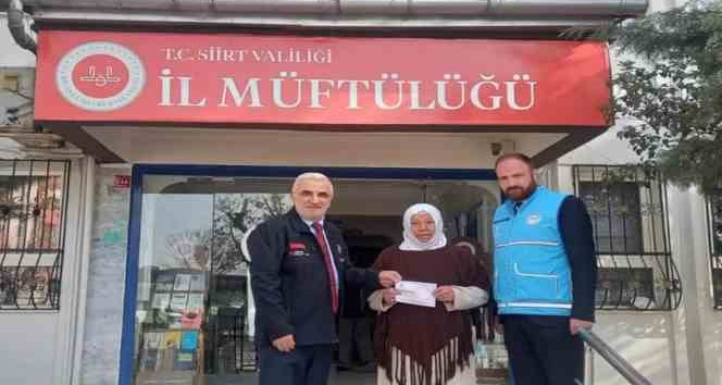 Yaşlı kadın kefen parasını depremzedelere bağışladı