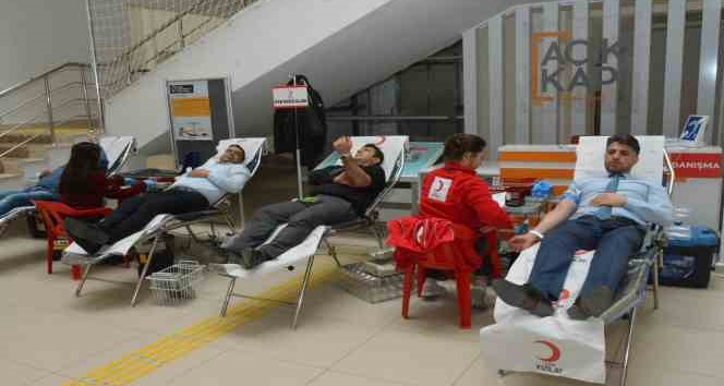 Siirt’te depremzedeler için kan bağışı seferberliği