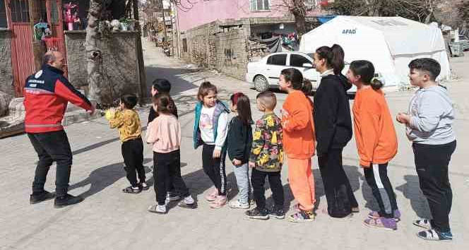 Kırşehirli gönüllü psikososyal destek ekibi deprem bölgesinde çalışmalarını sürdürüyor