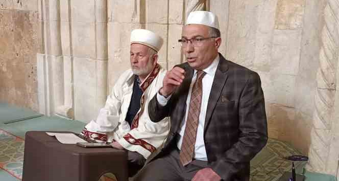 Tarihi medresede depremzedeler için Mevlid okutuldu