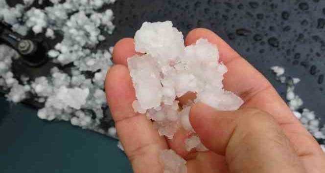 Tokat’ta leblebi tanesi büyüklüğünde dolu yağışı