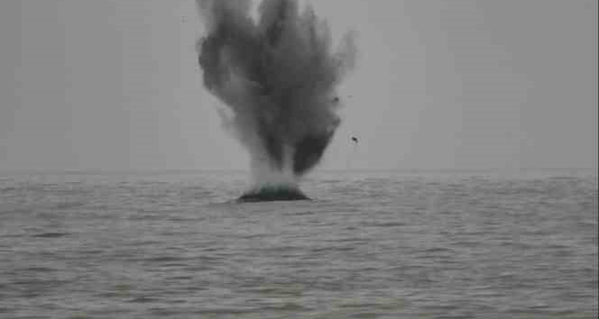 Ordu’da denizde bulunan mayın benzeri cisim fünye ile patlatıldı
