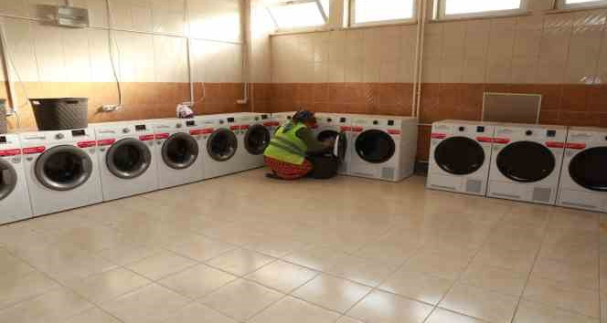 Kayseri Büyükşehir’den deprem bölgesine çamaşır yıkama merkezi