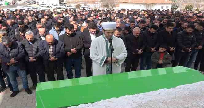 Bir babanın en zor anı: Eşi, kızı, kız kardeşi ve kuzeninden sonra şimdi de 10 yaşındaki kızını toprağa verdi