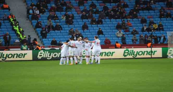 Spor Toto Süper Lig: Trabzonspor: 1 - Ümraniyespor: 2 (İlk yarı)