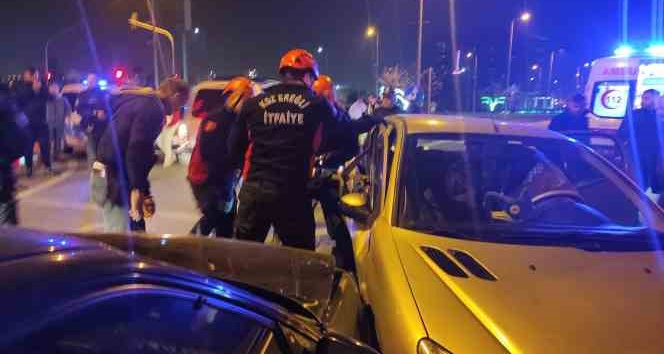 Kırmızı ışıkta geçen otomobil kazaya neden oldu: 4 yaralı