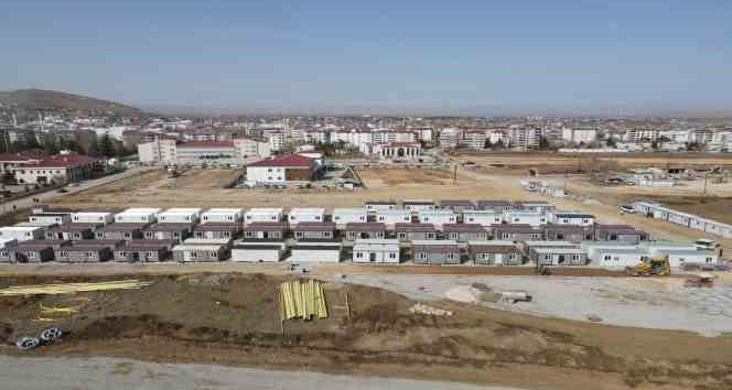 Tedavi gören bağımlılar deprem bölgesinde yara sarıyor