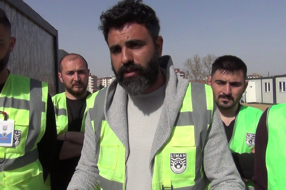 Tedavi gören bağımlılar deprem bölgesinde yara sarıyor