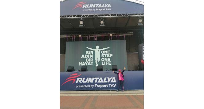 Nilgün öğretmen Antalya Maratonu’nda başarı elde etti