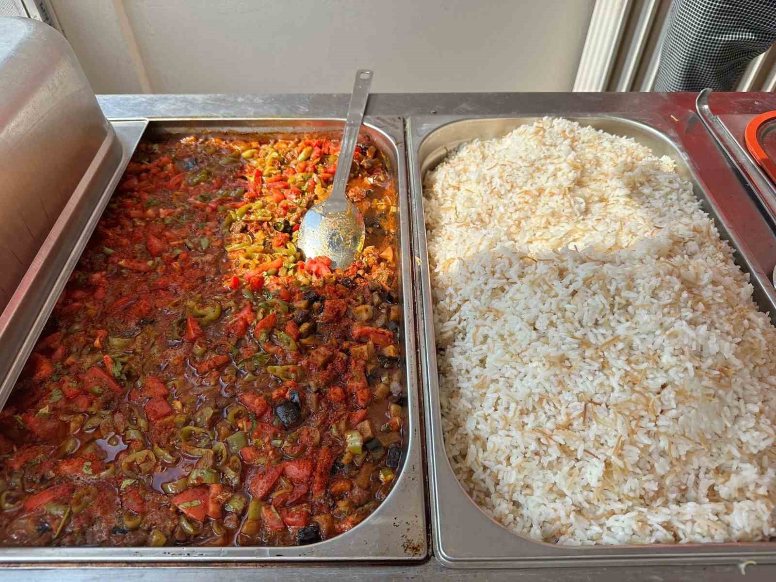 Hamur’da ihtiyaç sahiplerine sıcak yemek projesi