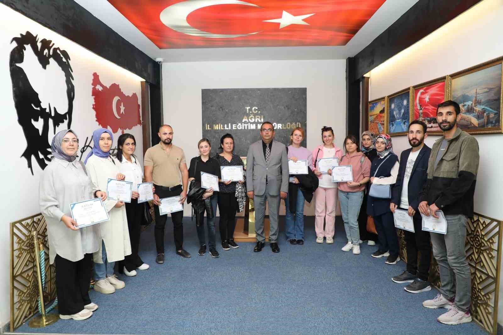 Ağrı&rsquo;da okul&ouml;ncesi &ouml;ğretmenlerine yazılım ve kodlama eğitimi
