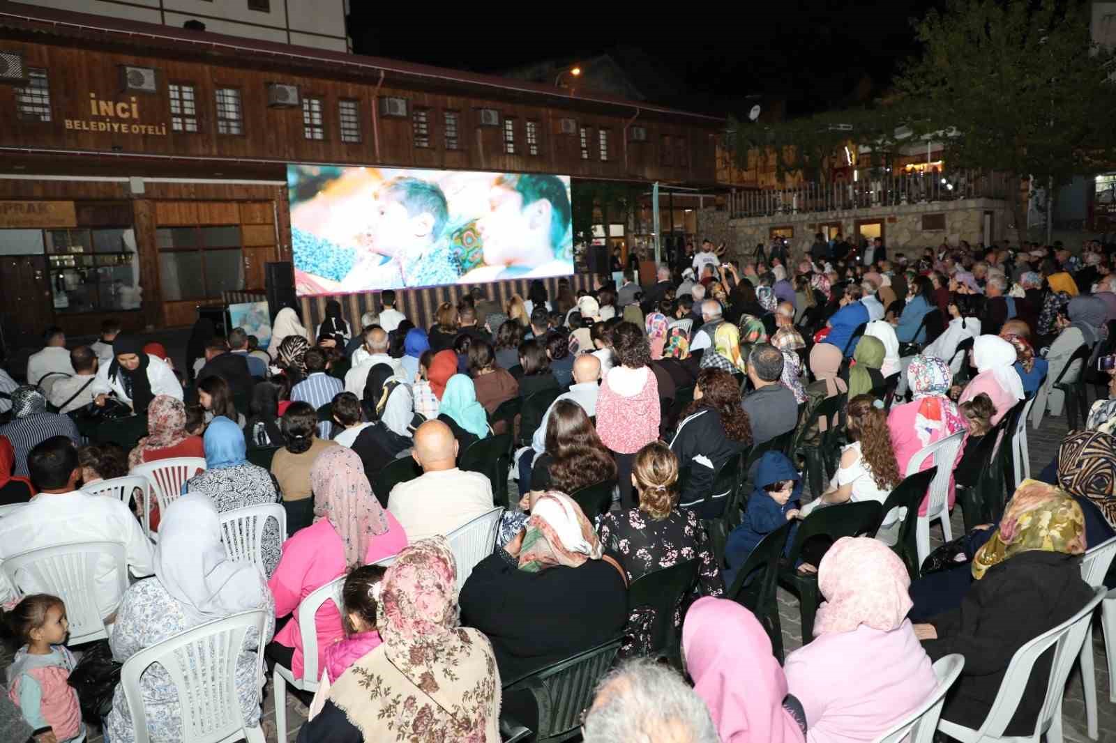 Yıldız Tozu filminin özel gösterimi Kemaliye’de yapıldı