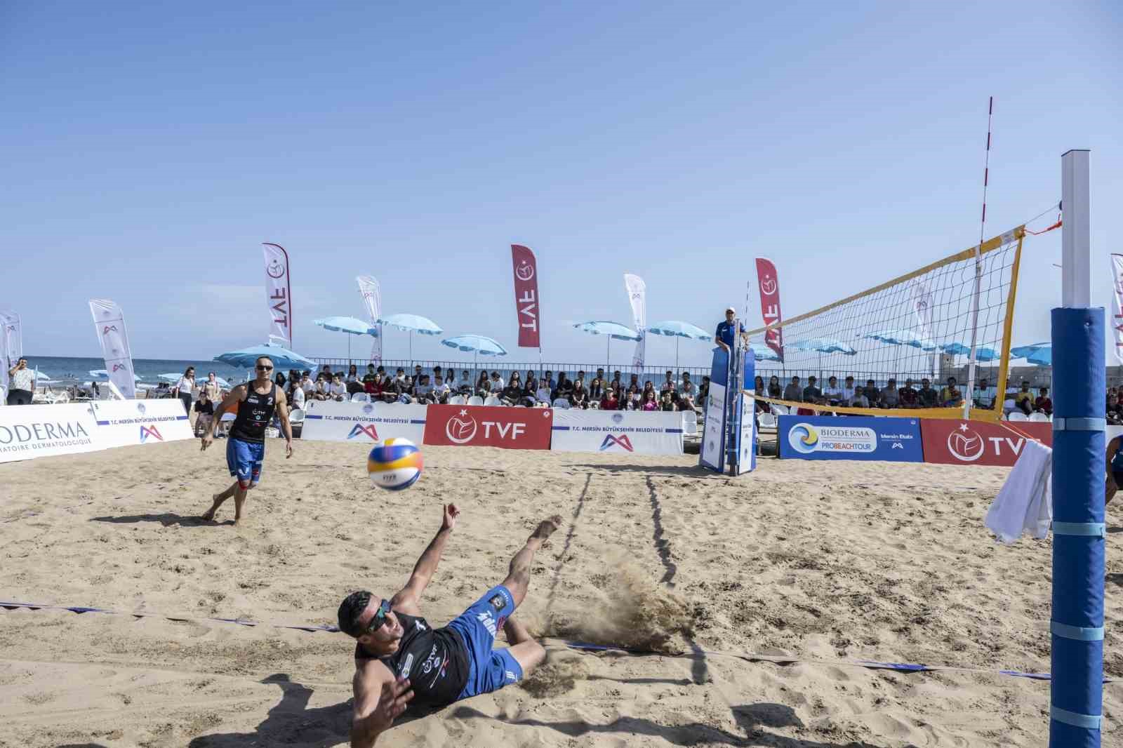 Seçer, Pro Beach Tour Plaj Voleybolunda sporcuların heyecanına ortak oldu