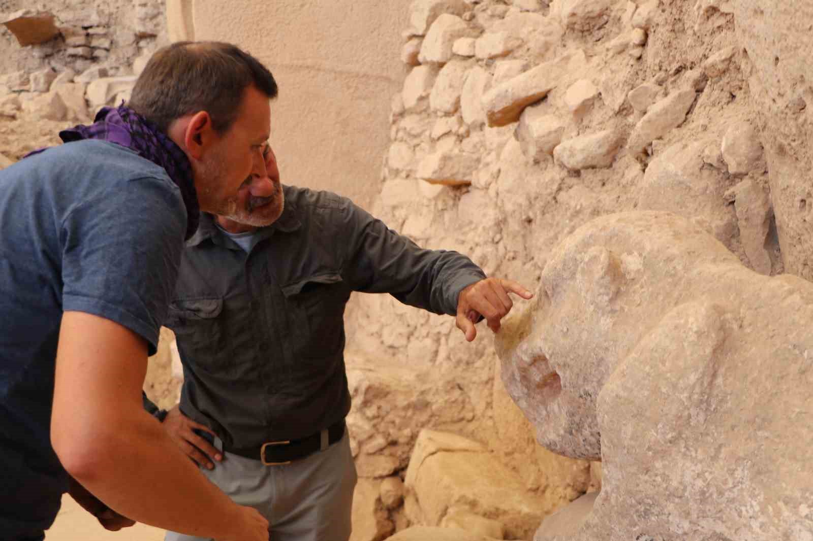 Dünyanın en eski boyalı heykeli Göbeklitepe’de bulundu