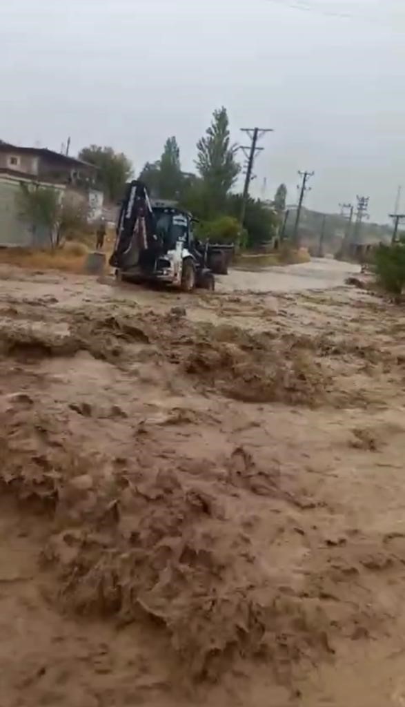 Niğde’de sağanak yağış sele neden oldu
