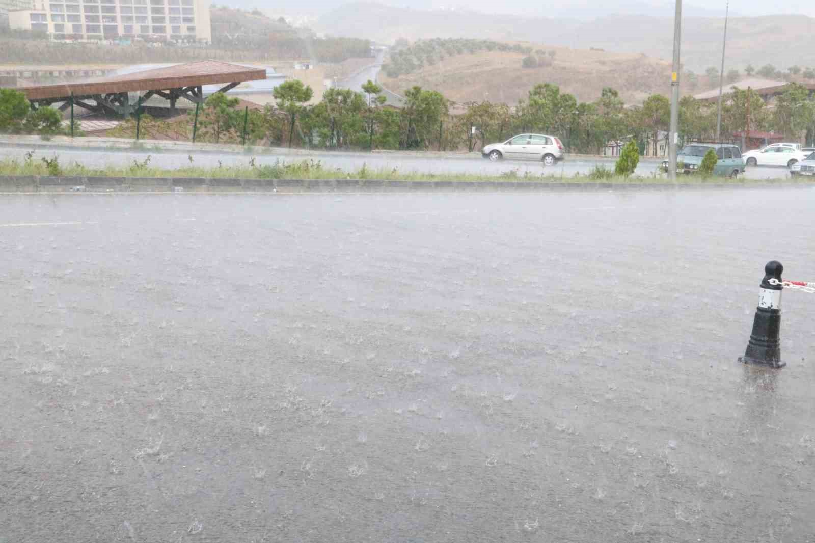 Antakya’da yağışlı hava etkisini gün boyu sürdürdü
