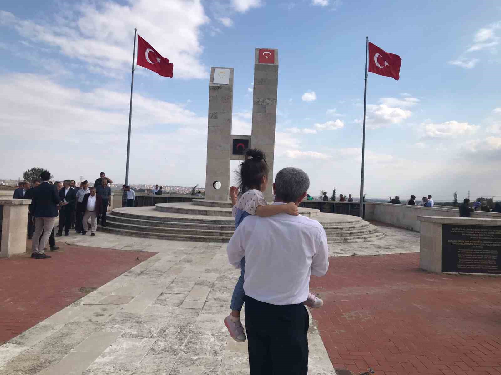 Edirne Asker Hastanesi Şehitliği&rsquo;nde anma t&ouml;reni
