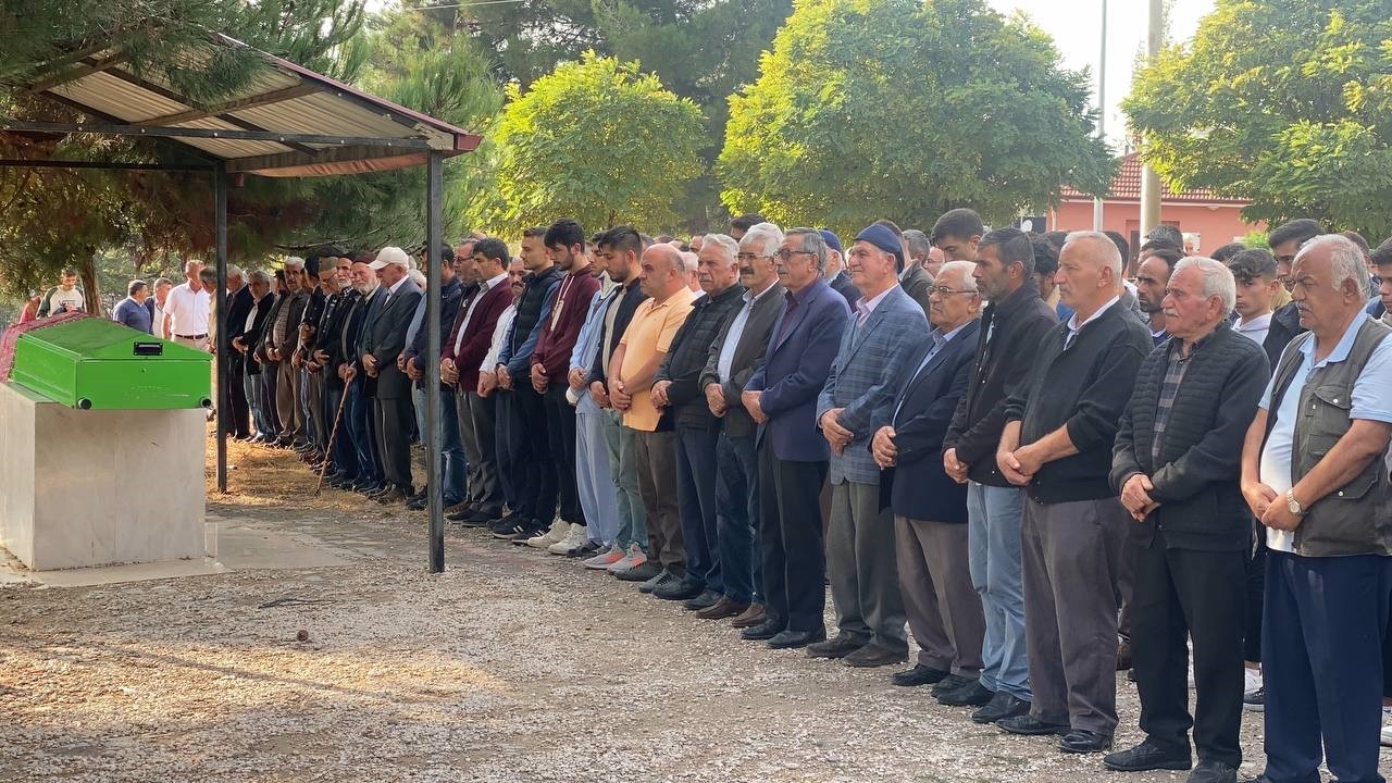 Oğlu ile birlikte &uuml;niversite i&ccedil;in geliyordu, kazada hayatını kaybetti
