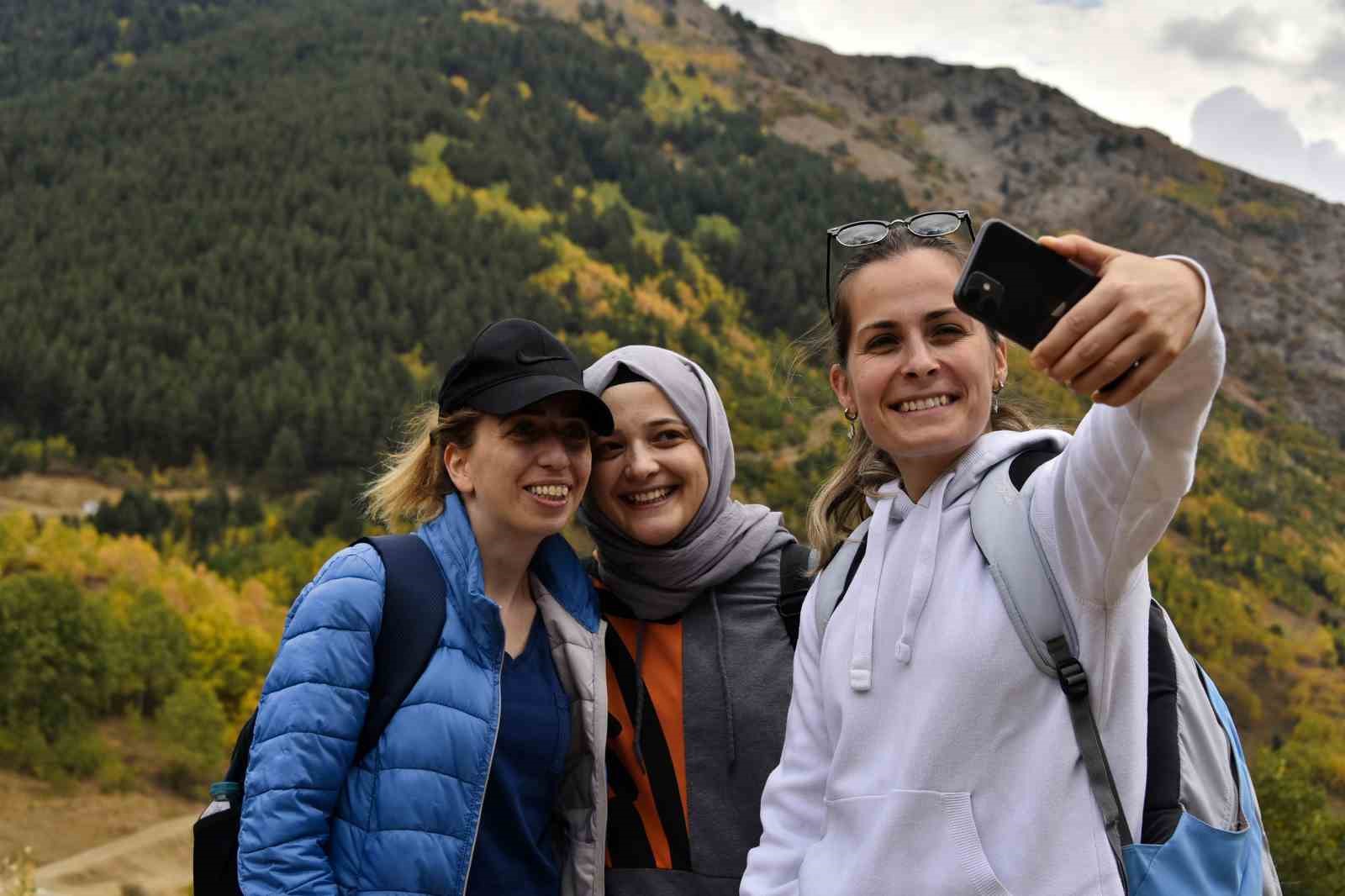 Sonbaharın büyüleyici renkleri Gümüşhane’yi sardı